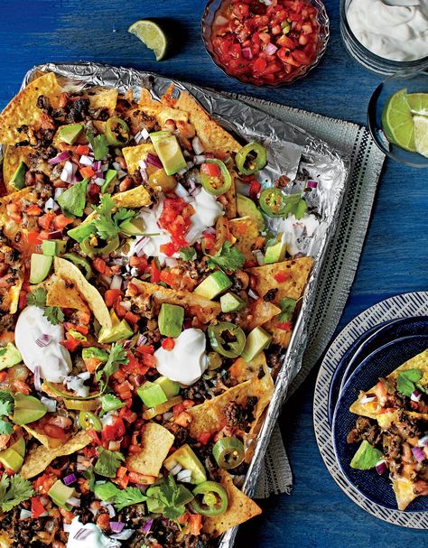 Best Nacho Recipe, Sheet Pan Nachos, Pan Nachos, Southern Living Recipes, Quick And Easy Appetizers, Easy Appetizers, Low Carb Diets, Nachos Recipe, Pan Recipes