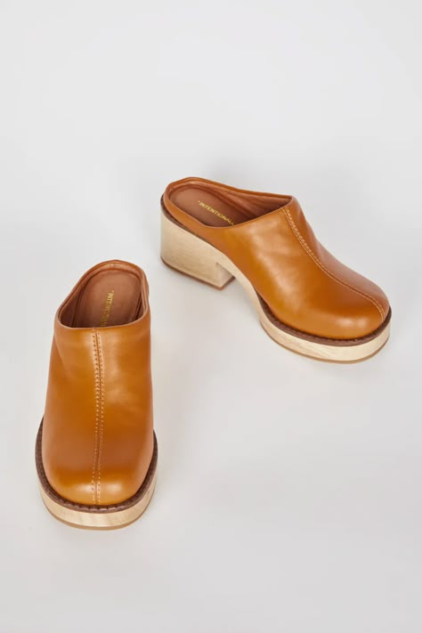 TIDES CLOG MULE NATURAL SOLE Intentionally Blank, Clogs And Mules, Mule Shoes, Clog Heels, Leather Clogs, Leather Mules, Clothes Horse, Womens Clogs, Mule Clogs