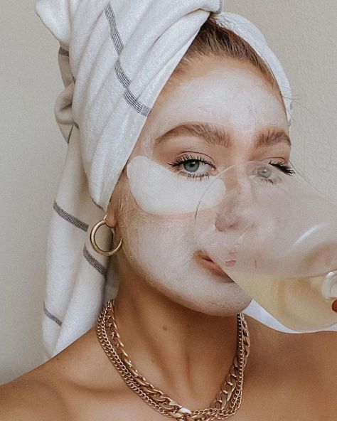 Multi Masking, Skin Care Pictures, Face Mask Aesthetic, Mask Aesthetic, Skin Care Face Mask, Trendy Face Masks, Glow Skin, Face Aesthetic, Face Mask Fashion