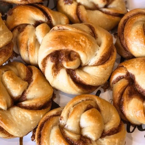 Sourdough Kanelbullar (Swedish Cinnamon Cardamom Knots) Brown Butter Sourdough Discard Cinnamon Knots, Sourdough Cinnamon Knots, Sourdough Caramel Rolls, Cardamom Knots, Swedish Cinnamon Rolls, Cinnamon Knots, Sourdough Rolls, Caramel Rolls, Bread Starter