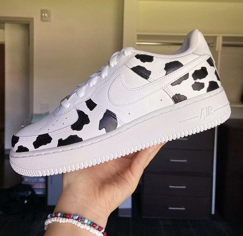 Painted Nike Air Force, Custom Nike Air Force, Painted Nikes, Custom Shoes Diy, Diy Sneakers, Nike Air Force 1s, Nike Airforce 1, Custom Nike Shoes, Custom Air Force 1