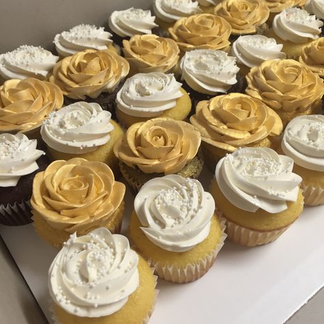 Golden Anniversary Cupcakes, White And Gold Cupcakes, Gold Party Food, Anniversary Cupcakes, Golden Cake, Gold Cupcakes, Gold Sprinkles, Buttercream Flower Cake, White Cupcakes