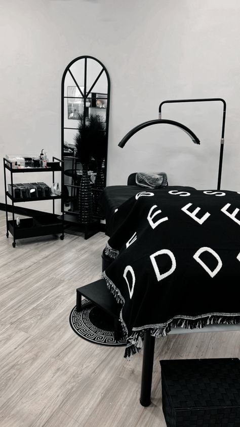 black aesthetic lash room Black And White Lash Room Ideas, Lash Room Set Up At Home, Lash Studio Decor Black, Black Aesthetic Lash Room, Black And White Beauty Room, Lash Tech Room Ideas Black, Black Lash Room Aesthetic, Black Lash Studio, Goth Esthetician Room