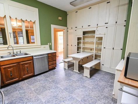 1910 Kitchen Design, Kitchen Using Old Furniture, 1910 Kitchen Remodel, 1900 Kitchen Design, 1910s Kitchen, Old Craftsman Style Homes, 1910 Kitchen, Kitchen Cabinets Open, Antique Wood Floors