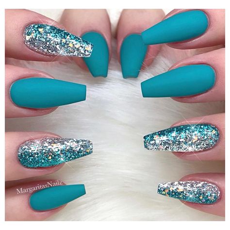 7,207 Likes, 45 Comments - 🌸Margarita🌸 (@margaritasnailz) on Instagram: “✨✨✨ • • • • @vetro_usa # 359 @valentinobeautypure matte top coat…” Nails Teal, Teal Nail Designs, Teal Nails, Turquoise Nails, Kylie Jenner Outfits, Super Nails, Trendy Nail Art, Gradient Nails, Trendy Nail Design