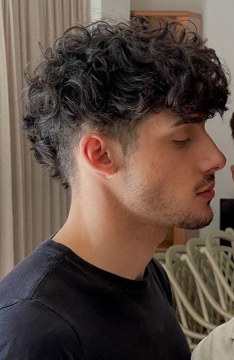 Modern Mullet Hairstyle, Haircut Names, Fade Haircut Curly Hair, Male Haircuts Curly, Curly Hair Fade, Mens Haircuts Short Hair, Men Haircut Curly Hair, Taper Fade Haircut, Mullet Haircut