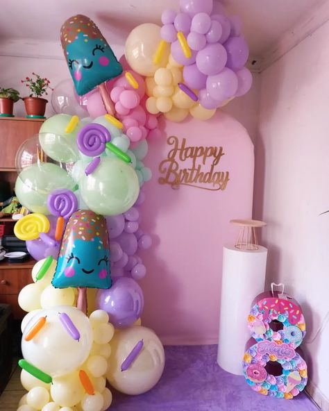 Decoración sencilla en temática Candyland 🍭🍬para Maia 🤗 #decoraciondeeventos #decoracionconglobos #decoracioncandyland 🎉 March 25, Birthday Decorations, Baby Shower, Shower, Birthday, Mariana