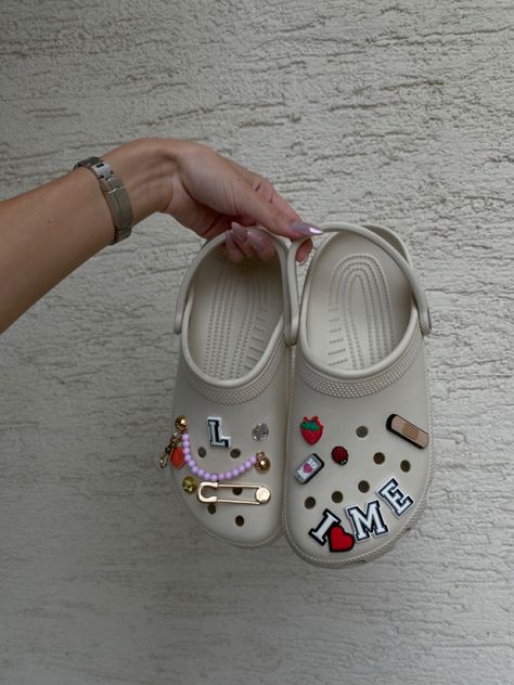 beige crocs / jibbitz Jibbitz Crocs Ideas, Beige Crocs, Croc Jibbitz Ideas, Jibbitz Ideas, Crocs With Jibbitz, Crocs Aesthetic, Crocs With Charms, Jibbitz Crocs, Crocs Ideas