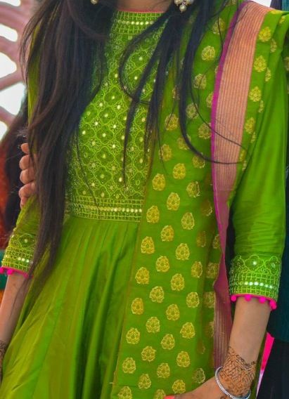 Lovely color combination. Parrot Green, Indian Look, Long Dress Design, Salwar Kamiz, Desi Clothes, Indian Couture, Indian Designer Outfits, Anarkali Dress, Indian Attire