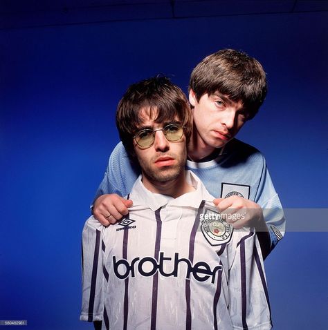 Oasis singer Liam Gallagher (left) and his brother, guitarist Noel Gallagher (right), of British rock group Oasis, Portsmouth, 9th May 1994. Both are sporting Manchester City shirts. Liam Gallagher 1994, Oasis Brothers, Liam Gallagher Noel Gallagher, Supersonic Oasis, Champagne Supernova, Good Luck Today, Liam Gallagher Oasis, Liam And Noel, Oasis Band