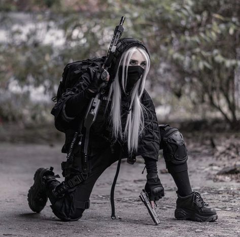 Silver Hair Color Ideas, Cyberpunk Clothing, Punk Style Outfits, Being Brave, Techwear Fashion, Tactical Wear, Urban Ninja, Silver Hair Color, Cyberpunk Fashion