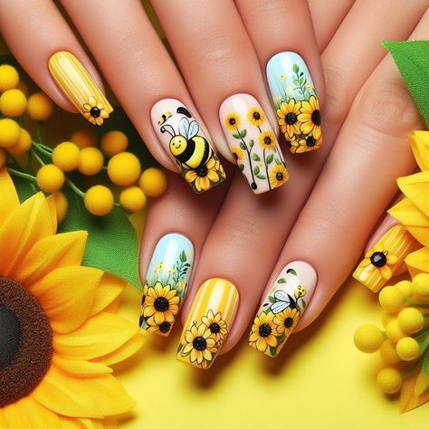 Spring And Summer Nails 2024, Flower Chrysanthemum, Daisy Nail Art, Nail Shades, Yellow Nails Design, Yellow Nail, Sunflower Nails, Special Nails, Art Concepts