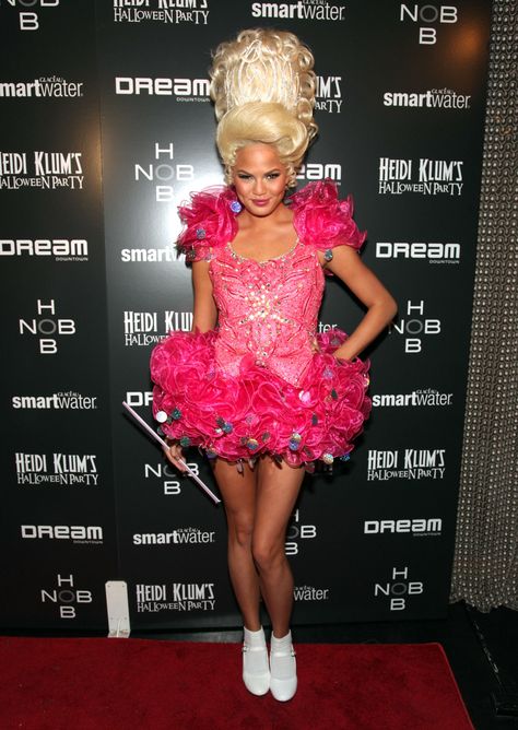 Chrissy Teigen - Toddlers in Tiaras Halloween Costumes Pictures, Crazy Celebrities, Toddlers And Tiaras, Best Celebrity Halloween Costumes, Celebrity Halloween, Celebrity Costumes, Celebrity Halloween Costumes, Popsugar Fashion, Chrissy Teigen