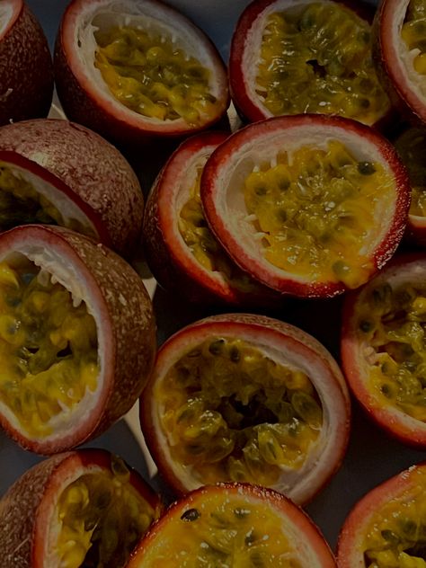 Maracuja Aesthetic, Passionfruit Aesthetic, Passion Fruit Aesthetic, Maracuja Fruit, Passion Fruit Ice Cream, Fruits Aesthetic, Wallpaper Fruit, Juicy Fruit, Netball