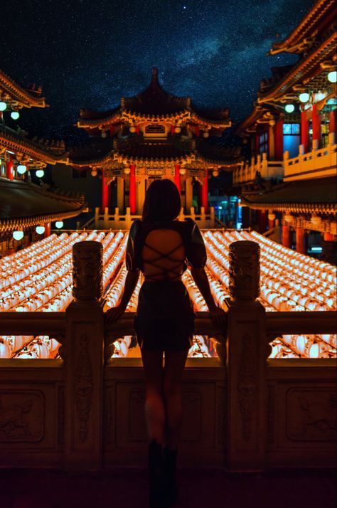 girl looking at  Sanfeng temple Taiwan at night Taiwan Travel Photography, Taiwan Photoshoot, Aussie Photography, Taiwan Aesthetic, Taiwan Photography, Taiwan Kaohsiung, Taiwan Itinerary, Kaohsiung Taiwan, China Aesthetic