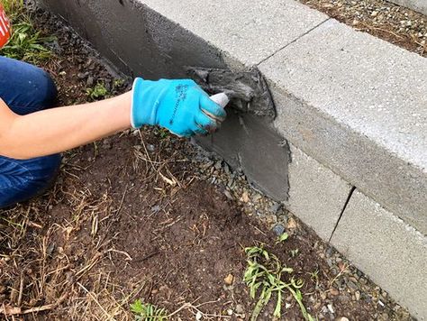 Cement Garden Beds, Cinder Block Garden Bed, Concrete Garden Edging, Cinder Block Garden, Diy Cement, Diy Backyard Patio, Cement Garden, Raised Flower Beds, Cinder Blocks