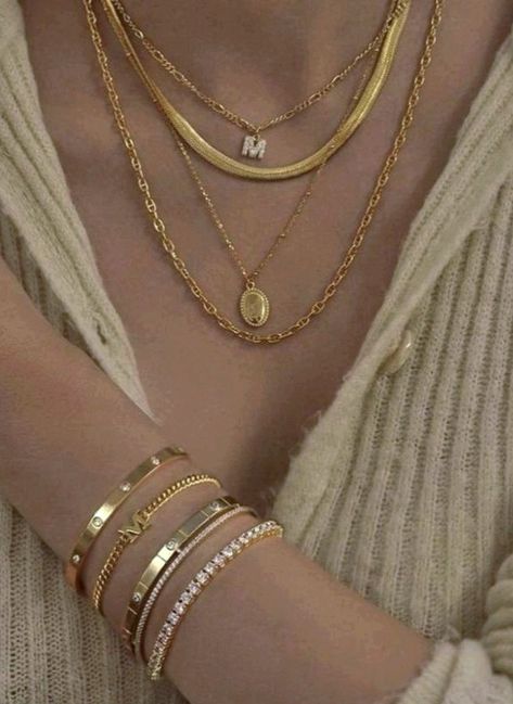 Jewelry Aesthetic Gold, Simplistic Jewelry, Jewelry Stack, Geometric Bangle, Aesthetic Gold, Jeweled Bag, Preppy Jewelry, Gold Necklace Simple, Jewelry Aesthetic