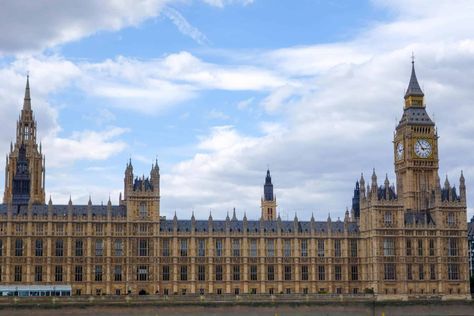 Houses of Parliament afternoon tea - enjoy warm scones and champagne as Big Ben tolls overhead. A favourite London experience. Game Night Ideas Family, Houses Of Parliament London, British House, London Houses, London Landmarks, London Bars, Soho London, Famous Buildings, Hong Kong Travel