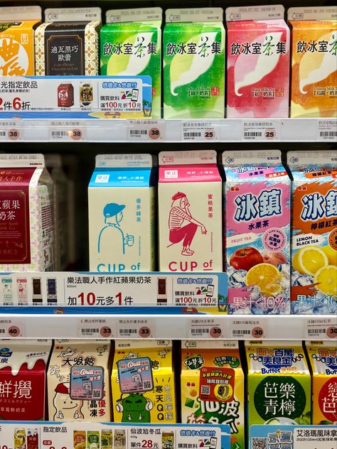 Taiwanese Aesthetic, Chinese Supermarket, Taiwan Aesthetic, Taiwan Night Market, Vending Machine Business, Food Graphic Design, Japan Trip, Japan Aesthetic, Pretty Drinks