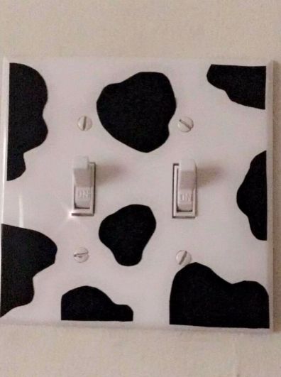 Cow Print Light Switch, Sunflower And Cow Bedroom Ideas, Cow Themed Bathroom, Country Bedroom Ideas For Teenagers, Cow Themed Bedroom, Cow Print Bedroom Ideas, Cow Room, Cow Decorations, Coastal Bedroom Design