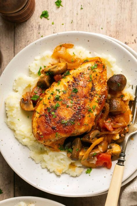 Hunters Chicken Recipe, Chicken Chasseur Recipe, Chicken Chasseur, Specific Carbohydrate Diet Recipes, Hunters Chicken, French Chicken, Main Salad, Chicken Dishes Easy, Classic French Dishes