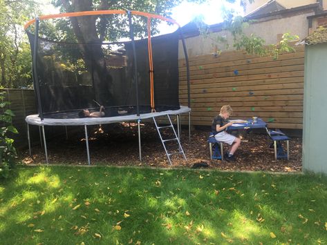 Small Yard With Trampoline, Backyard Kids Play Area Trampoline, Trampoline Decor, Leveling Yard, Garden Play Area, Trampoline Ideas, Garden Trampoline, Child Friendly Garden, Yard Ideas Backyard