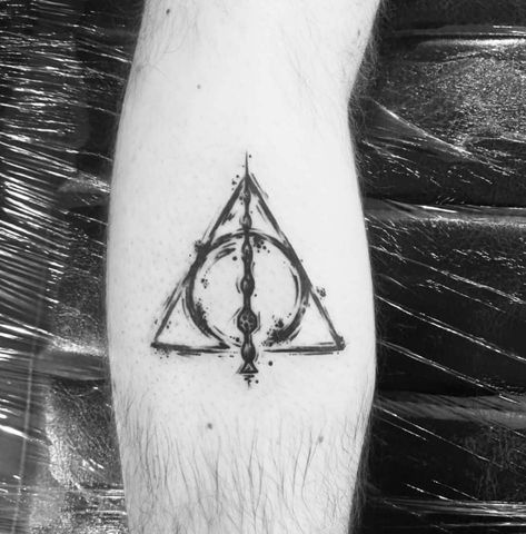 Harry Potter Tattoos, Leg Tattoo, Deathly Hallows, Tattoo Stencils, Deathly Hallows Tattoo, Leg Tattoos, I Tattoo, Triangle Tattoo, Tatting