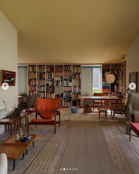 Finn Juhl House, Sculptural Furniture, Eclectic Interior Design, Finn Juhl, Design Remodel, Living Room Scandinavian, Zaha Hadid, Eclectic Interior, Mid Century House