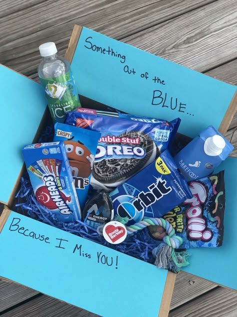 Snack Care Package Ideas For Boyfriend, Care Package Ideas For Sister, Gift Basket For Boyfriend Just Because, Collage Care Package Ideas, Care Package Ideas Military, Blue Gift Basket Ideas, Best Friend Care Package, Something Out Of The Blue, Boyfriend Care Package