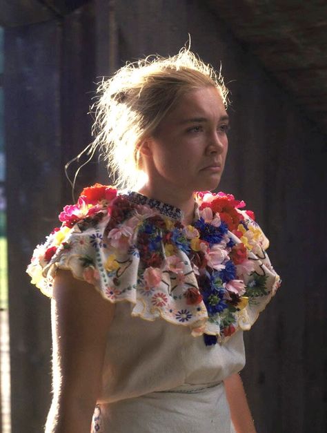 Midsommar Costume, Halloween Dress Up Ideas, Horror Party, Spooky Movies, Queen Costume, Horror Movie Art, Thriller Movies, Halloween Inspo, Florence Pugh