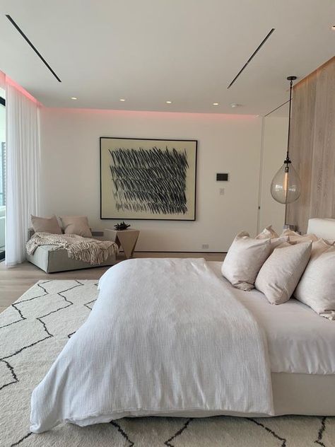 Big Bedroom Ideas Aesthetic, Luxury Bedroom Aesthetic, Miami Bedroom, Minimalist Bedroom Ideas, Stylish Bedroom Decor, Big Bedrooms, Chic Bedding, Redecorate Bedroom, Dream House Rooms