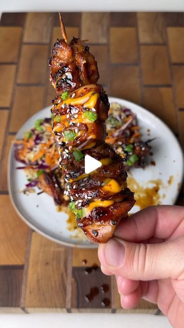 Chicken On Skewers, Bbq Chicken Skewers, Homemade Sriracha, Korean Bbq Chicken, Wooden Skewers, Instagram Korean, Kabob Skewers, Sriracha Mayo, Grilled Chicken Thighs