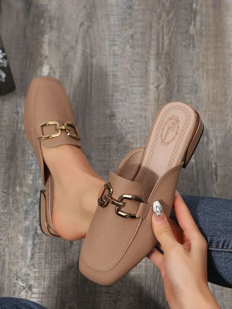 Classy Shoes Flats, Pretty Sandals, Fashion Shoes Heels, Shoes Heels Classy, Bridal Shoes Flats, Classy Shoes, Patent Leather Loafers, Buckle Ankle Boots, Women Flats