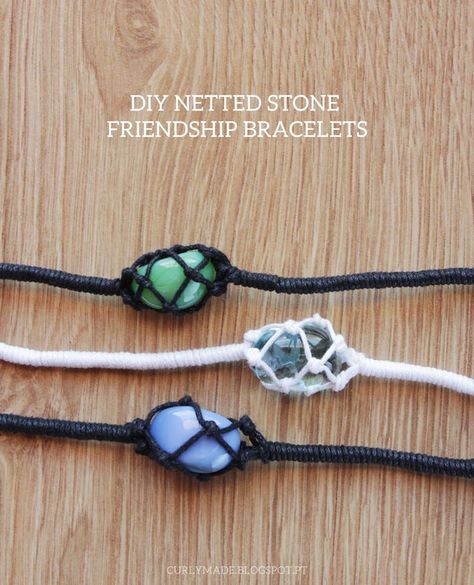 DIY Netted Stone Macrame Friendship Bracelet Tutorial from Curly Made. There is both a video and written tutorial depending on your learning style. Thank you Curly Made for both tutorial options and not just posting a video tutorial! I’ve posted... Crafts Teens, Bracelets Crafts, Snail Craft, Friendship Bracelets Tutorial, Hemp Jewelry, Friendship Bracelets Diy, Easy Craft, Jewelry Making Tutorials, Macrame Jewelry