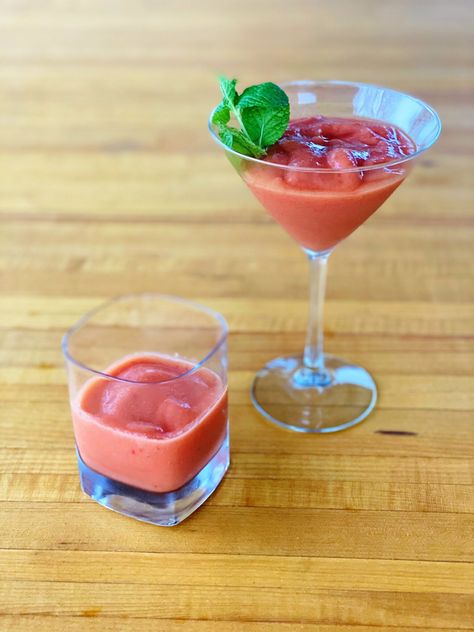 Camila's Dragon Fruit + Papaya Smoothies - Women of Today Papaya Smoothie, Dragon Fruit Smoothie, Banana Peel, Agave Nectar, Smoothie Ingredients, Frozen Strawberries, Ripe Banana, Refined Sugar, Fruit Smoothies