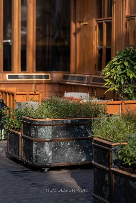 Restaurant Planters, Built In Bar Cabinet, Tree Pot, Khao Soi, Restaurant Exterior, Restaurant Seating, Built In Bar, Restaurant Concept, Garden Cafe