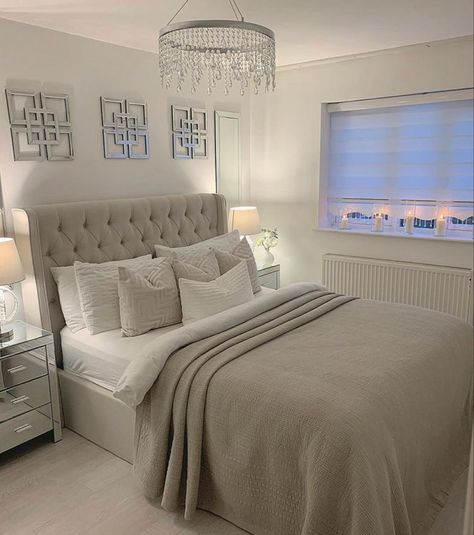 Beige Bedroom Inspirations, Bedroom Ideas Modern Elegant, Small Neutral Bedroom Ideas, Master Bedrooms Decor Grey, Cute Guest Bedroom, Grey Bed Bedroom Ideas, Bedroom Ideas Grey Bed, Bedroom Inspirations Elegant, Grey Bedding Ideas