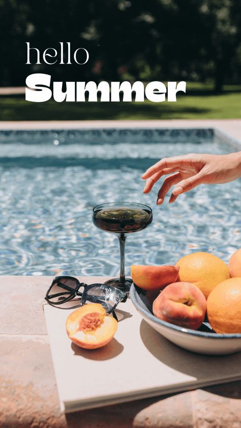 Free canva template for summer Instagram stories. Pool, glass of cocktail and elegant hand Pool Company Marketing, Pool Story Instagram, Summer Instagram Stories, Hot Weather Meals, Pool Drinks, Victoria Beach, Refreshing Food, Create Your Story, Beach Cafe