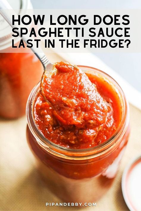 Spoon pulling spaghetti sauce out of a glass jar. Sweet Spaghetti Sauce Recipe, Pasta Sauce Canning Recipe, Thick Spaghetti Sauce, Spagetti Sauce Recipe, Homemade Italian Spaghetti Sauce, Canning Homemade Spaghetti Sauce, Homemade Canned Spaghetti Sauce, Making Spaghetti Sauce, Best Homemade Spaghetti Sauce