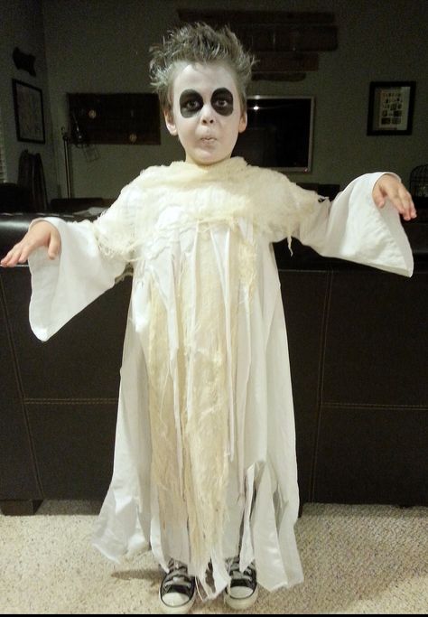 I made this simple smock style pullover out of an old white sheet using a quickly sketched, super simple pattern. Strips of frayed scraps & gauze were sewn on the outside to give it a unique, authentic look. Make-up is simply a white face, with black circled eyes and white sprayed hair. Cool Ghost Costume, Ghost Makeup Kids, Ghost Costume Sheet, Easy Ghost Costume, Ghost Costume Kids, Sister Halloween Costumes, Mummy Halloween Costume, Ghost Makeup, White Face Paint