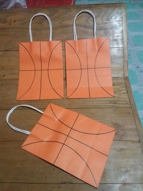 Basketball Loot Bag Ideas, Basketball Candy Bags, Basketball Team Party Ideas, Basketball Team Treats Ideas Goodie Bags, Basketball Birthday Favors, Basketball Goodie Bags For Players, Basketball Team Goodie Bag Ideas, Basketball Pool Party Ideas, Basketball Snack Ideas