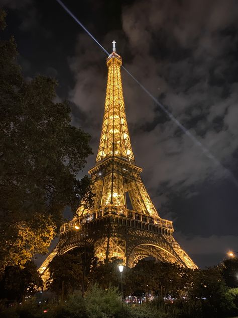 Aesthetic France Pictures, Efile Tower Aesthetic, Parisian Aesthetic Wallpaper, Torre Eiffel Aesthetic, Paris At Night Wallpaper, Pairs Wallpaper, France Wallpaper Aesthetic, Designer Brands Aesthetic, Paris Wallpaper Aesthetic