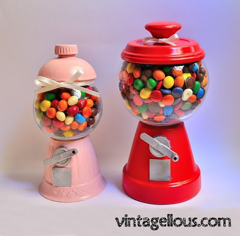 Diy Gumball Machine, Christmas Candy Jars, Chocolate Cake Designs, Pastel Candy, Flower Pot Crafts, Disney Kitchen, Candy Dispenser, Deco Originale, Clay Pot Crafts