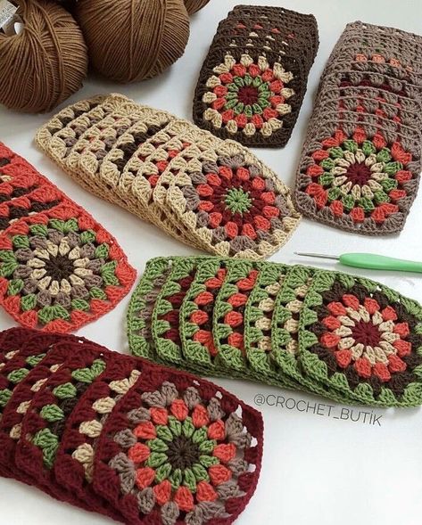 Crochet Blanket Vintage, Outside Decor, Old Decor, شال كروشيه, Decorating Walls, Confection Au Crochet, Crocheted Items, Crochet Blocks, Crochet Simple