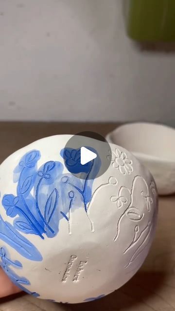 Glazing Pottery Ideas Bowls, Clay Bowl Designs Paint, Pottery Patterns Paint, Polymer Clay Bowls Diy Tutorials, Scraffito Designs Simple Flower, Ceramic Bowl Handmade, Bowl Clay Ideas, How To Paint Clay, Air Dry Clay Bowls Ideas