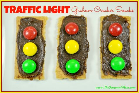 Traffic Light Graham Cracker Snacks - perfect for preschool transportation unit or car themed birthday party!  www.TheSeasonedMom.com Garret Morgan, Graham Cracker Snacks, Auto Party, Transportation Theme Preschool, Preschool Cooking, Transportation Unit, Community Helpers Preschool, Camping Snacks, The Seasoned Mom