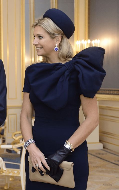 Luxe Wardrobe, Queen Of Netherlands, Bright Blue Dresses, Regina Maxima, Dutch Queen, Princess Máxima, Royalty Fashion, Dutch Royalty, Quick Braided Hairstyles