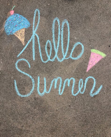 Driveway Chalk, Chalk Art Quotes, Bucket Lists, Summer Chalkboard Art, Summer Chalkboard, Fun Chalk Art, Chalk Design, Sidewalk Chalk Art, Sidewalk Art