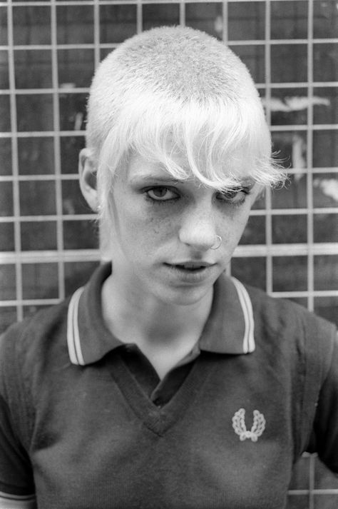 20 Black and White Portrait Photos of British Skinheads from the 1970s and 1980s Skin Heads, Chelsea Cut, Skinhead Fashion, Skinhead Girl, Rude Girl, Fred Perry Polo Shirts, British Punk, 1980s Style, Kids Clothing Brands