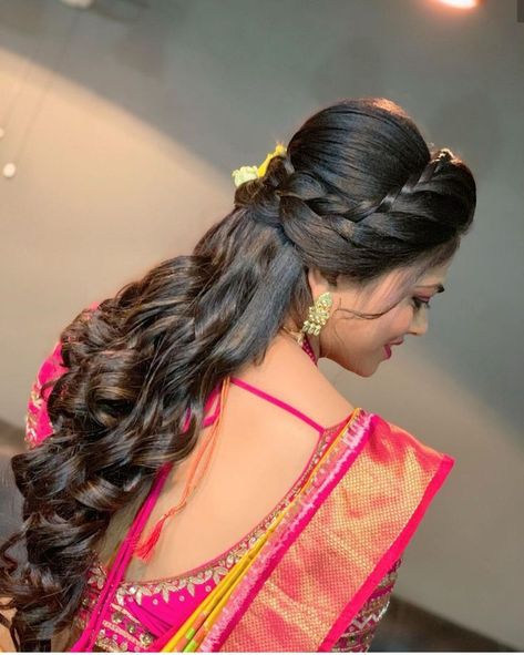 Messi Bridal Hairstyle Indian, Wedding Reception Hairstyles Indian, Free Hair Hairstyles For Saree Reception, Sari Hair Styles Indian Fashion, Side Partition Hairstyles Indian Wedding, Open Hairstyles Indian Wedding Saree, Latest Hairstyles With Lehnga, Engagement Hairstyles For Saree, Hairstyle Reception